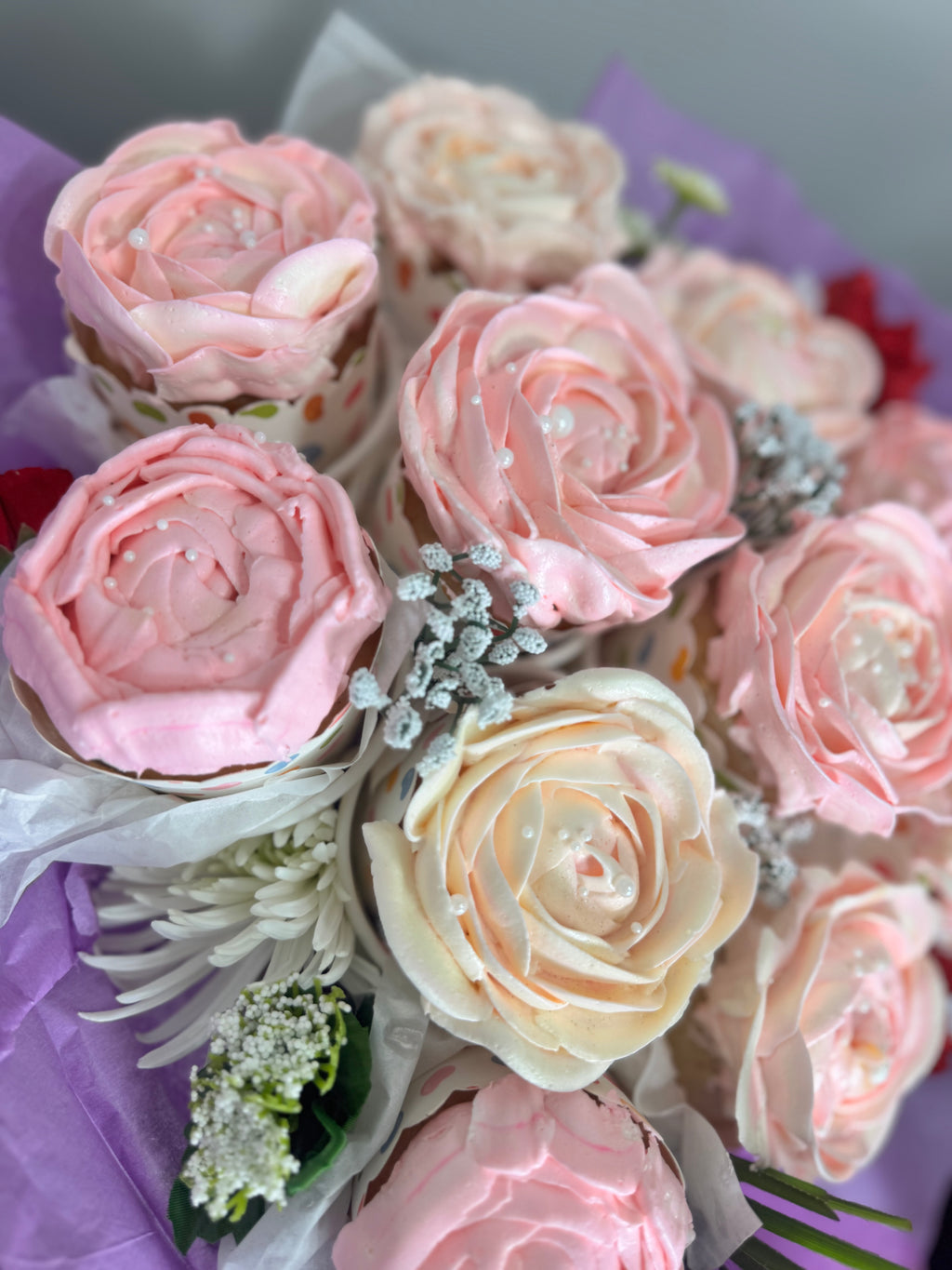 Cupcake Rose Bouquet – 12 Edible Buttercream Roses