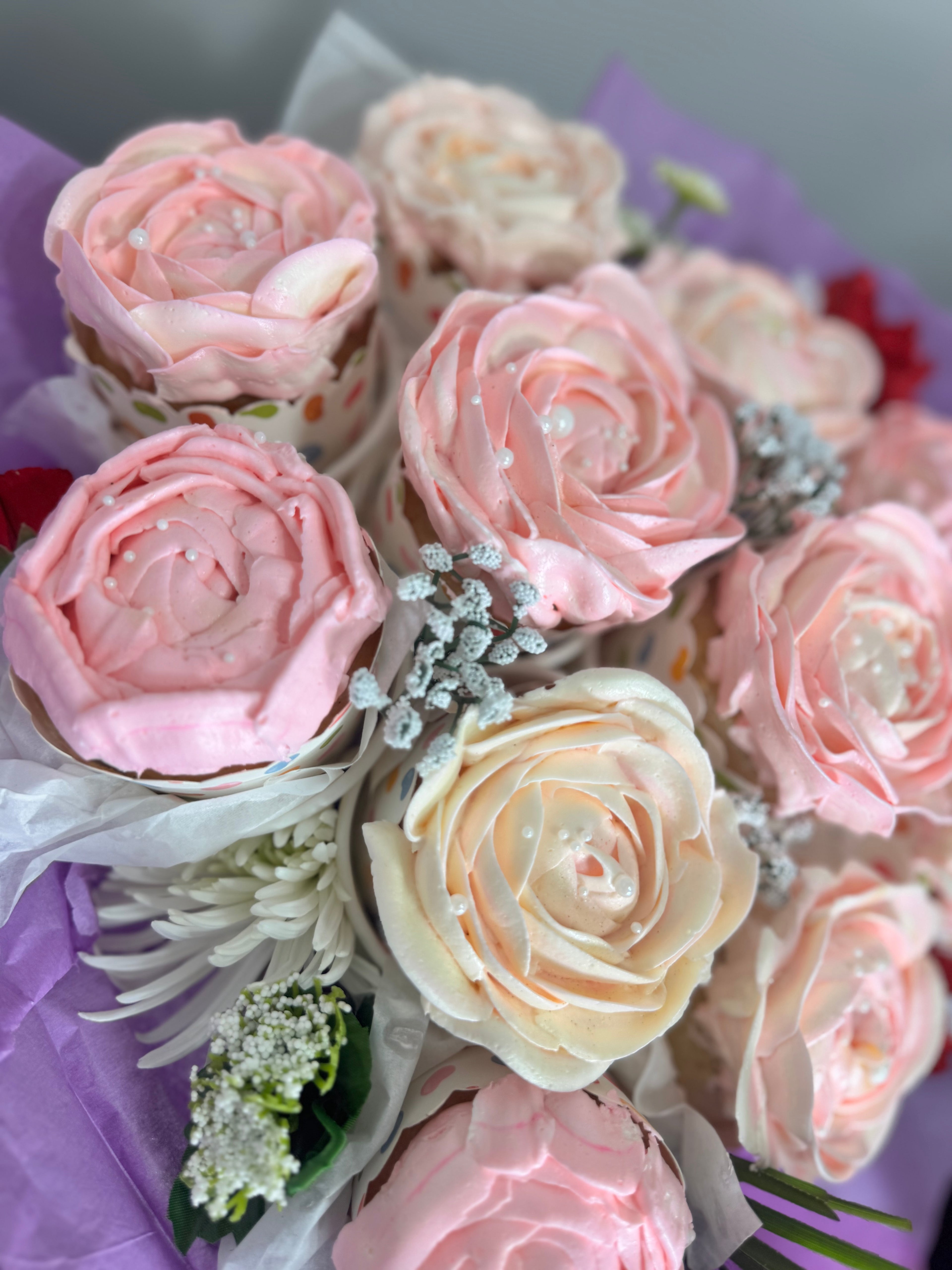 Cupcake Rose Bouquet – 12 Edible Buttercream Roses