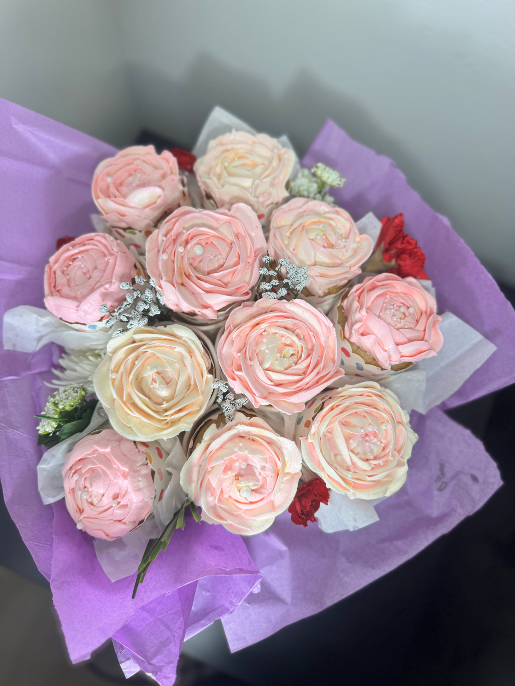 Cupcake Rose Bouquet – 12 Edible Buttercream Roses
